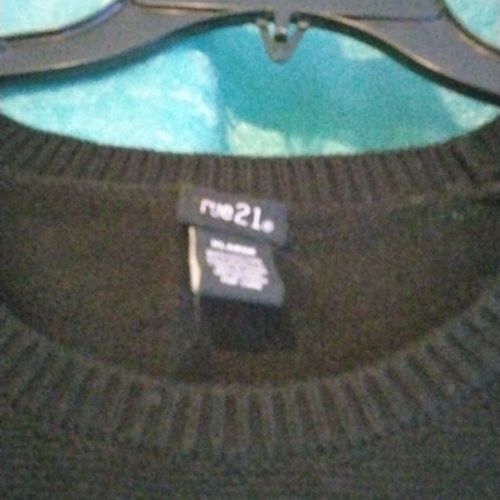 Sweater - Picture 4 of 4